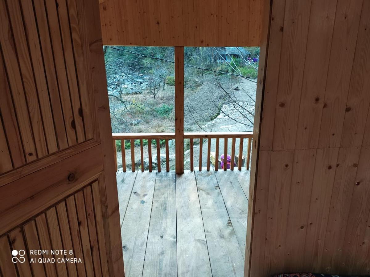 Moksha - By The River Jibhi Exterior foto