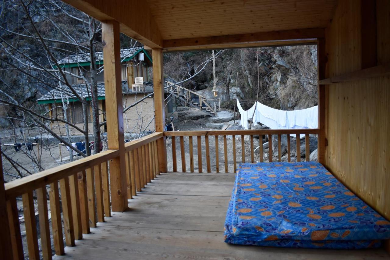 Moksha - By The River Jibhi Exterior foto